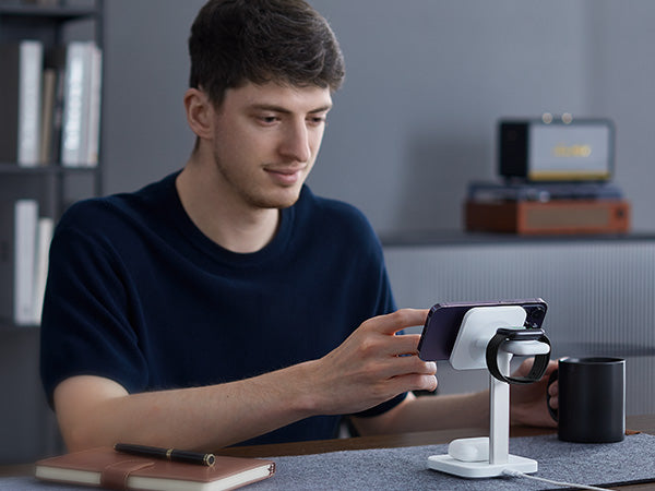 ESR 3 in1 17.5 Watt Hızlı Şarj Standı (Apple Watch ve AirPods) – Beyaz
