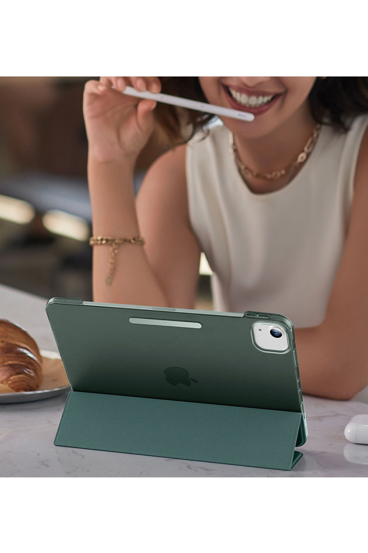ESR Apple iPad Air 13 (2024) Ascend Trifold Tablet Kılıfı - Koyu Yeşil