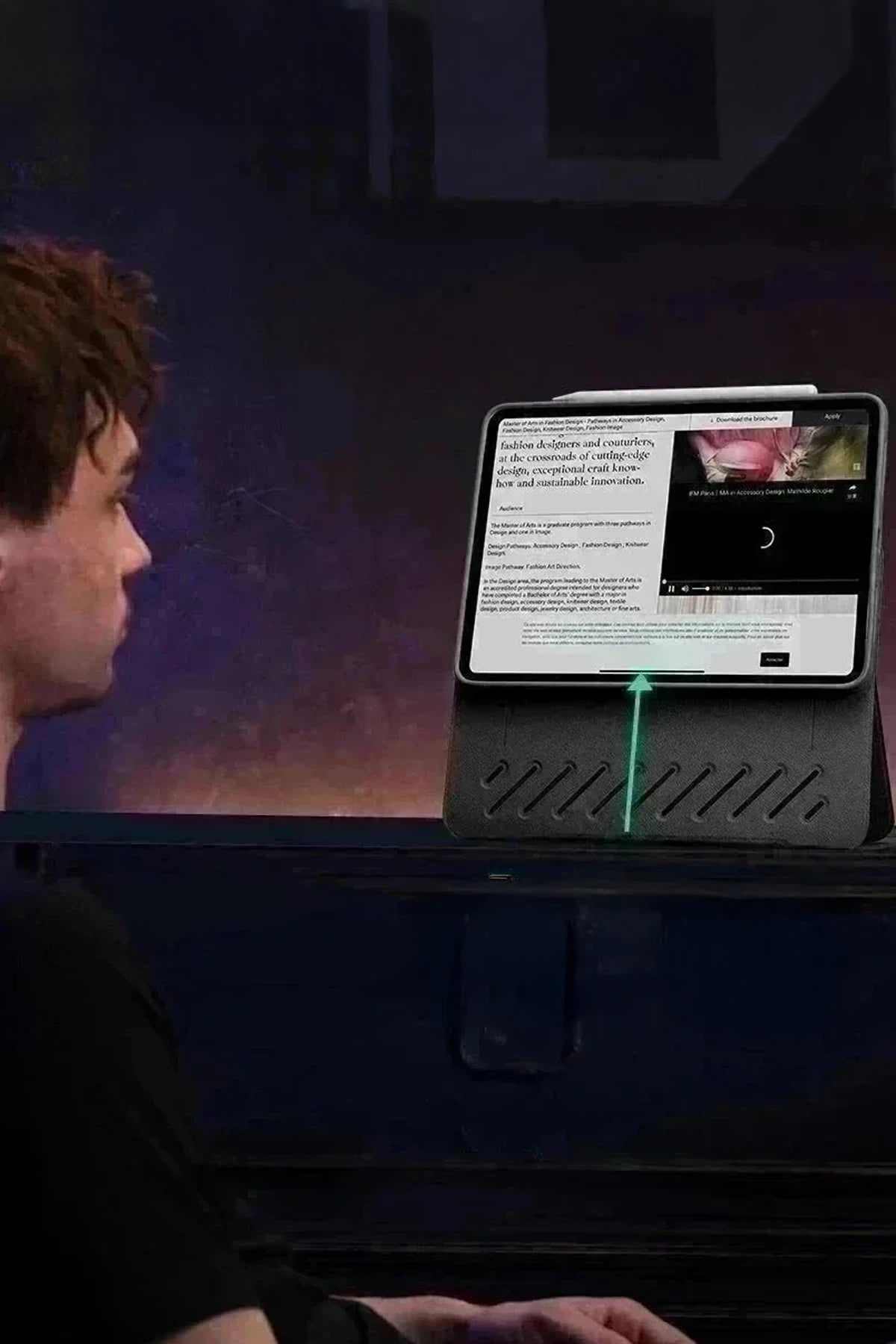 ESR Apple iPad Pro 13 (2024) Shift Manyetik Tablet Kılıfı - Siyah